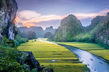 happy traveller vietnam